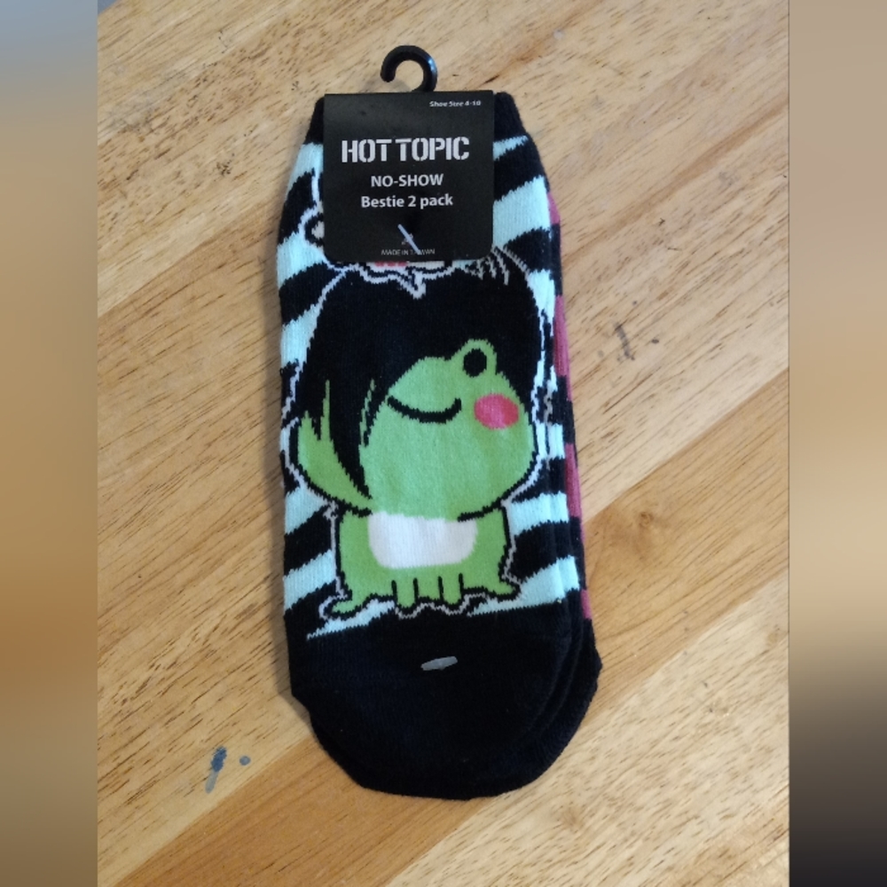 Hot Topic no sow women socks Duo 4-10